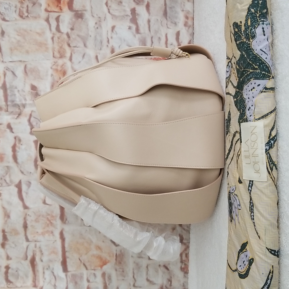 New Ulla Johnson Lotus Pleated Leather Bucket Bag - Picture 3 of 12